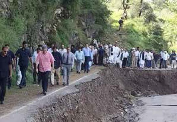 CM Omar visits Udhampur to oversee restoration of NH-44 at Thard, directs officials to expedite work on the highway