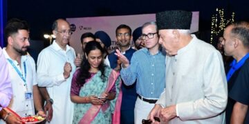 CM interacts with lead actors, welcomes their participation in maiden IFFJK