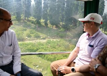 CM Oversees Resumption of Gulmarg Gondola Operations