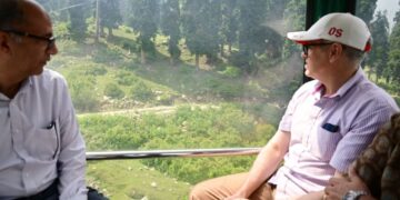 CM Oversees Resumption of Gulmarg Gondola Operations