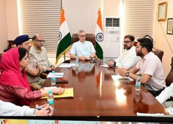CM reviews relief measures, preparedness with DCs of border distts