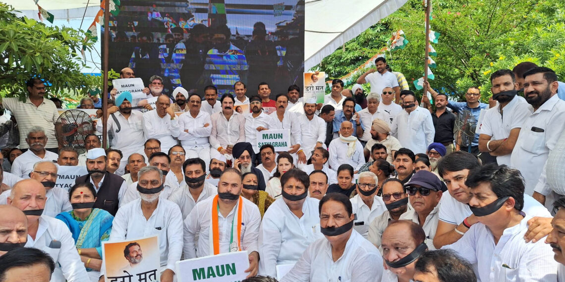 J&K Congress Holds ‘Silent Protest’ To Express Solidarity With Rahul Gandhi