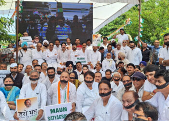 J&K Congress Holds ‘Silent Protest’ To Express Solidarity With Rahul Gandhi