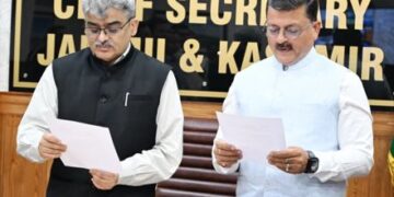 CS administers oath to Manoj Gupta as Member, J&K Water Resources Regulatory Authority