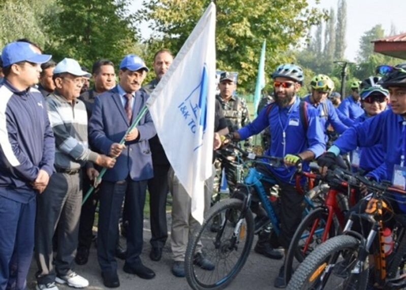 CS flags off 300 km long cyclothon