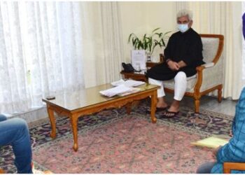 Para Athlete Chandeep Singh calls on LG in Jammu