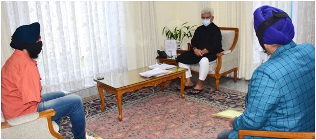 Para Athlete Chandeep Singh calls on LG in Jammu