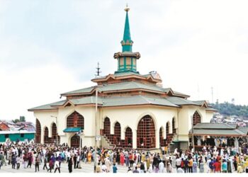 Thousands Throng Sheikh Nooruddin’s Urs at Charar-e-Sharief