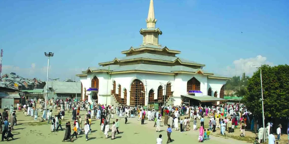 Thousands paid obeisance at Charar-e-Sharief on annual Urs