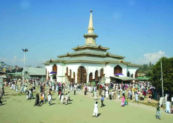 Thousands paid obeisance at Charar-e-Sharief on annual Urs