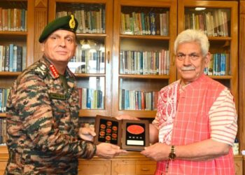 Chief of Army Staff calls on LG Sinha