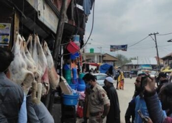 Police with Civil Admin conducted surprise market checking in Kulgam