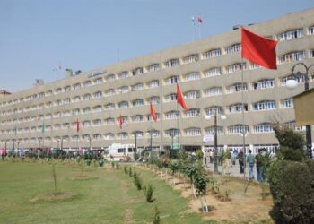 Civil secretariat reopens in Srinagar , Guv inspects guard of honour