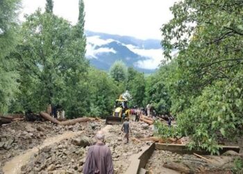 Distt Admin G’bal takes prompt action to ensure safety after cloud burst stuck Gujjar Pati Preng, No major loss reported