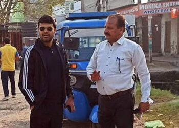 JMC Commissioner checks sanitation condition in different wards, attendance of civic Workers