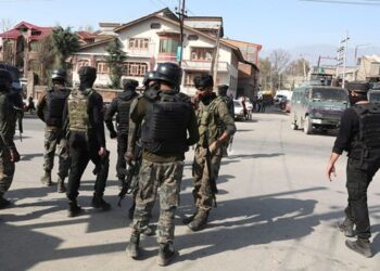 Cop killed in Soura shootout