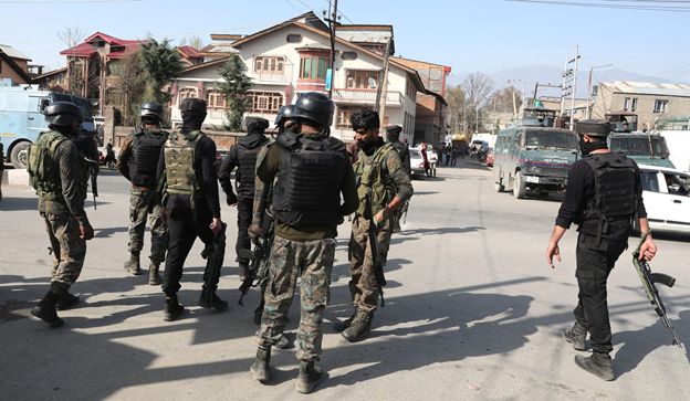 Cop killed in Soura shootout