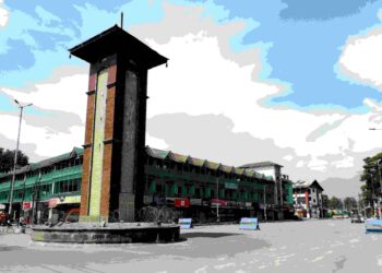 COVID-19: A deserted view of business hub Lal Chowk in Srinagar aimed lockdown
