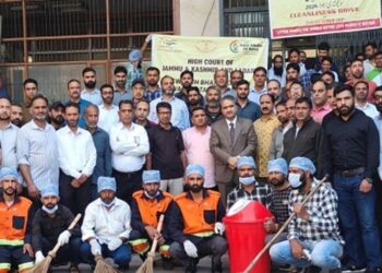 High Court celebrates Swachh Bharat Divas at Srinagar wing