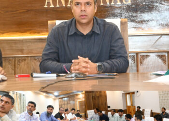 DC Anantnag reviews SWM, Sanitation measures
