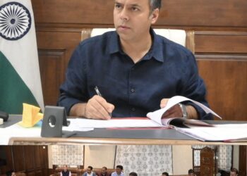 DC Anantnag reviews implementation of Green India Mission