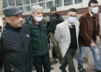 DC B’pora conducts late night surprise visit to Distt Hospital