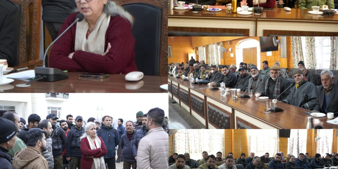 DC Bandipora holds Public Darbar at Sumbal