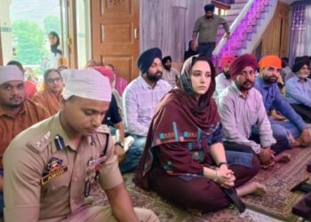 DC B’la visits Gurduwara Chattipadshai, extends greetings to Sikh community