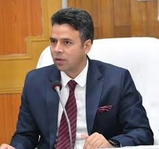 DC B’gam visits bereaved family of electrocution victim in Ichgam, Assures swift justice & action
