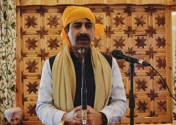DC B’gam visits Gurdwara sahib Guru Nanak Charan Asthan Beerwah