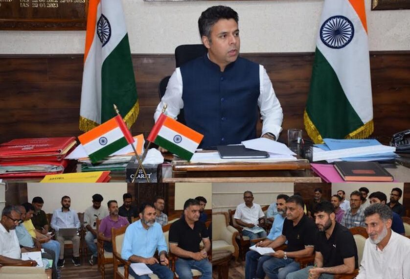 DC Budgam reviews implementation of PM Surya Ghar Muft Bijli Yojana