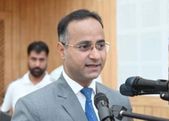 DC Shopian felicitates best performing BLOs, students for SVEEP Awareness