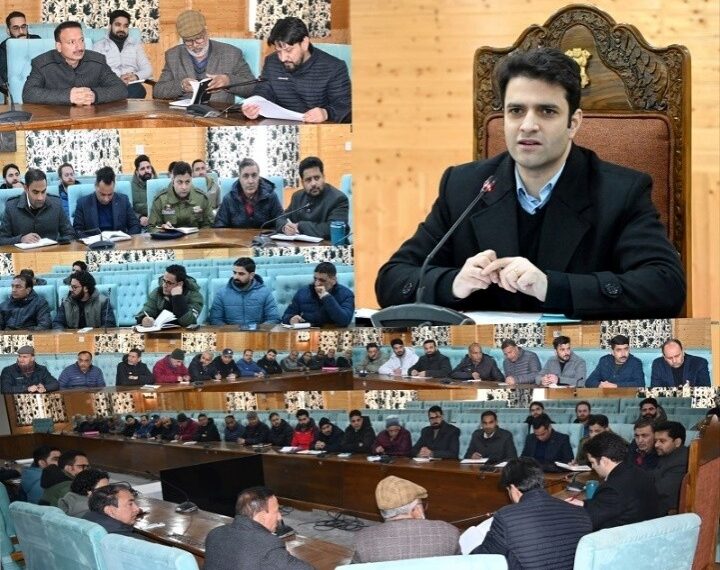 DC Kulgam reviews arrangements for Republic Day 2026