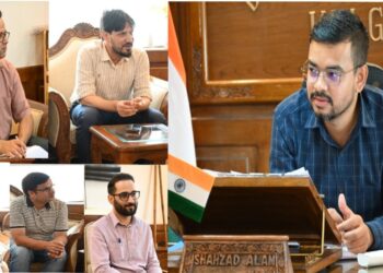 DC Kulgam reviews implementation of welfare schemes under JKBOCW Welfare Board