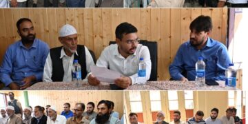 DC Kulgam visits ZiyaratSharief Mir Syed Hussain Simnani (RA)