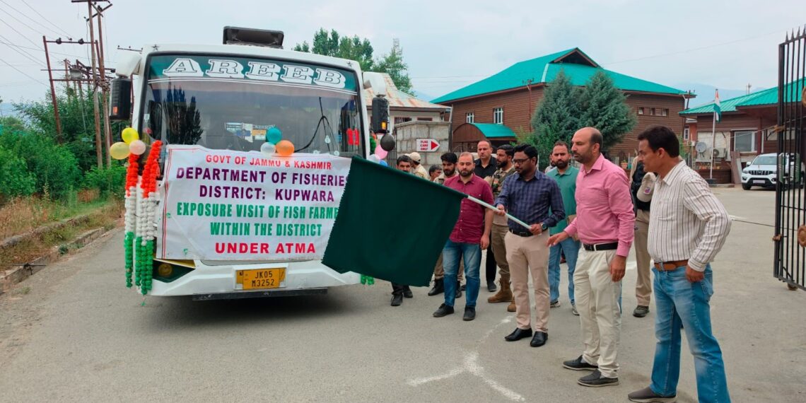 DC Kupwara flags off exposure tour of fish farmers under ATMA
