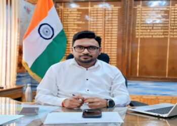 DC reviews developmental works, beautification of Kupwara town