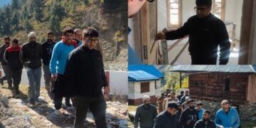 DC Kupwara visits Border Village Kumkadi, reviews Winter Preparedness