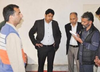 DC Pulwama accompanies KPDCL teams for surprise vigilance checks