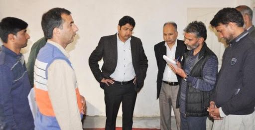 DC Pulwama accompanies KPDCL teams for surprise vigilance checks