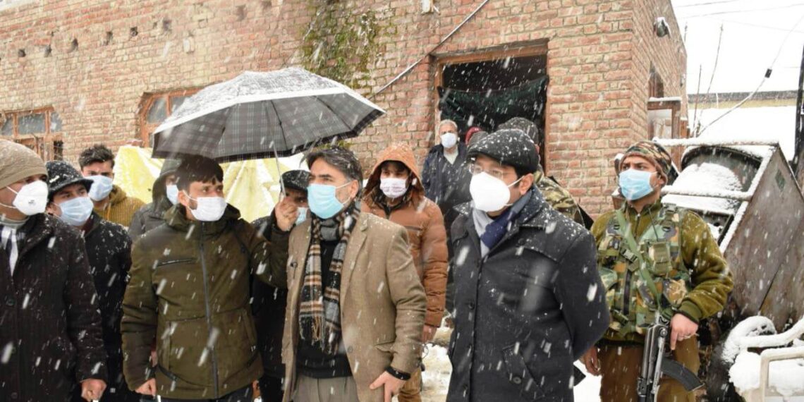 DC Pulwama reviews Snow clearance, restoration of essential services