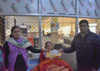 DC Rajouri visits GMC, hands over Ex-gratia relief to persons injured in Dhangri Militant Attack