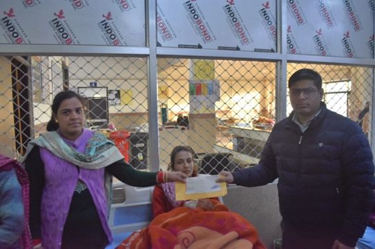 DC Rajouri visits GMC, hands over Ex-gratia relief to persons injured in Dhangri Militant Attack