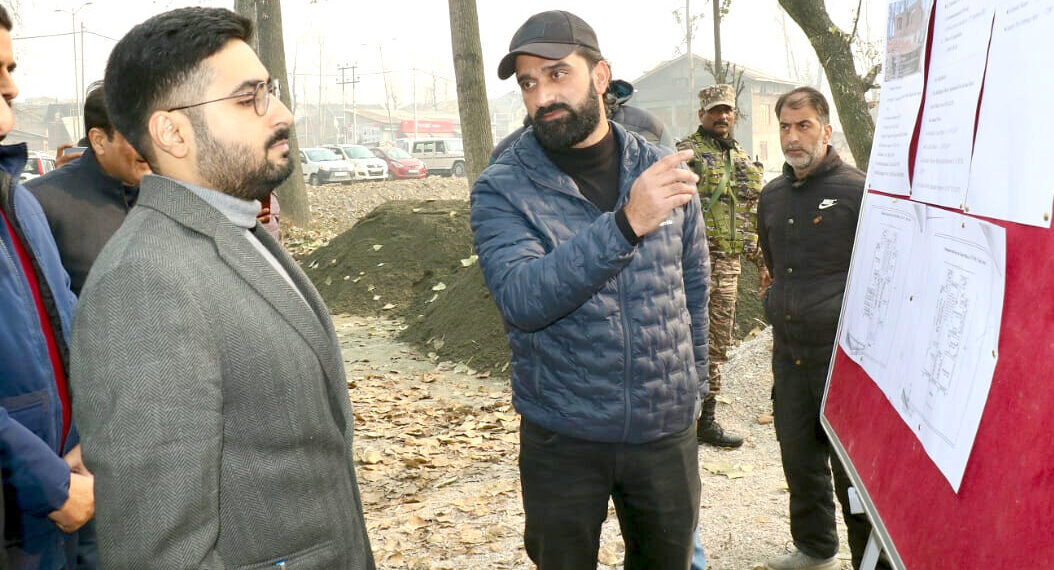 DC Srinagar Inspects Progress of Work on Construction of Tehsil Office Eidgah