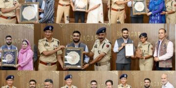 DC Srinagar felicitates Officials for the successful conduct of Chinar Book Festival