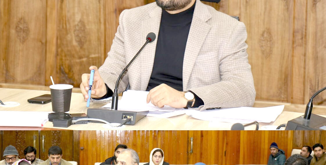 DC Srinagar reviews progress on saturation of Govt flagship schemes in rural areas of Distt