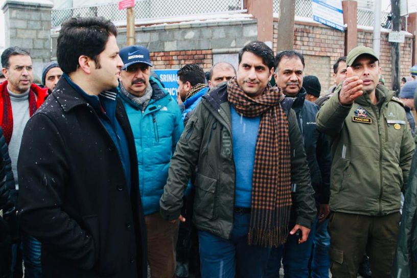 DC Srinagar tours City areas; oversees Snow clearance operation