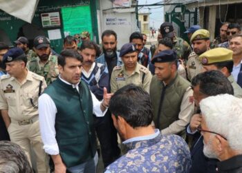 DC Srinagar visits Dargah Hazratbal,finalises Arrangements for Shab-e-Qadr , Eid-ul-Fitr