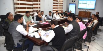 DC Udhampur reviews implementation of HADP, JKCIP and credit-linked schemes