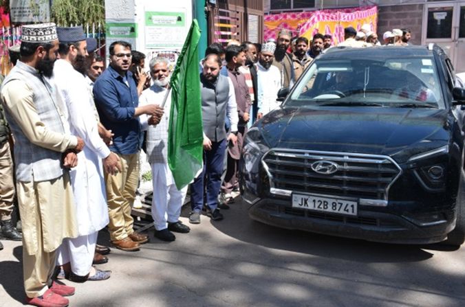 DC flags off First Batch of Hajj Pilgrims from Poonch